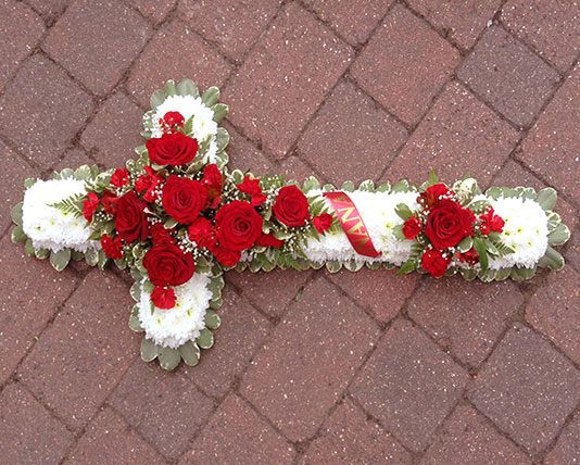 Traditional Cross Red Roses 1